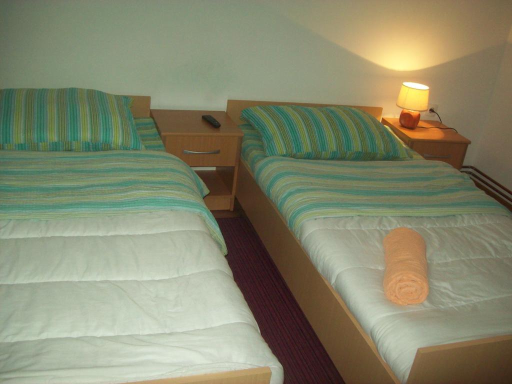 Rooms Vuksa Donji Lapac Cameră foto
